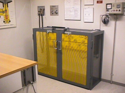 Täyttöramppi suojavarusteineen